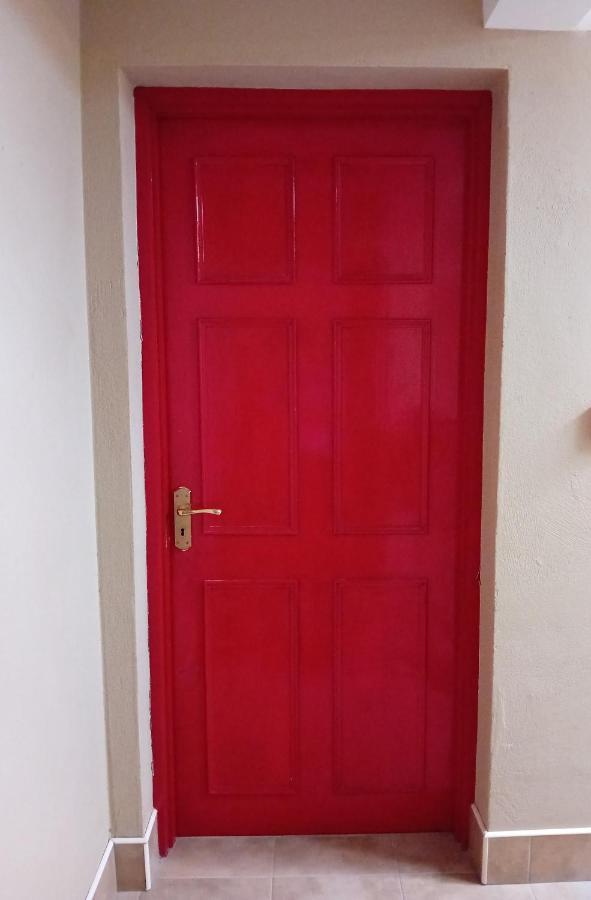 The Red Door Townhouse Apartment Ардара Екстер'єр фото